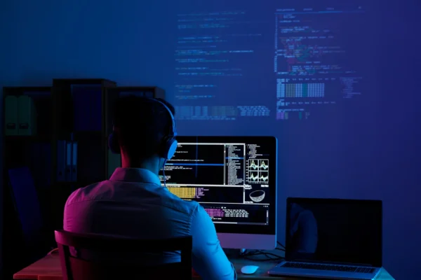 seorang programmer sedang mencari bidang yang ingin digeluti
