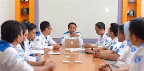 Seluruh karyawan PT. GIT Solution yang sedang rapat